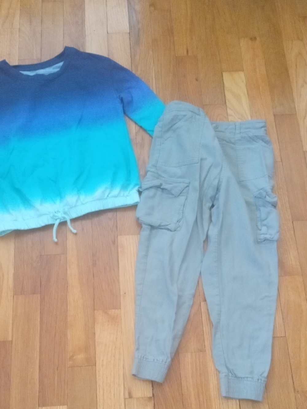 girl med olive green Cargo Jogger Pants and ombre sweatshirt